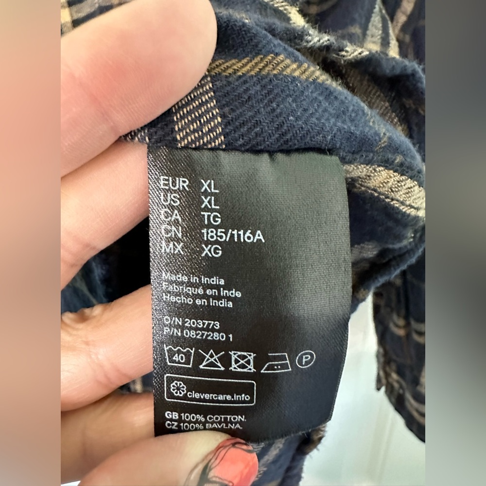 H&M flannel navy plaid button down - Picture 3 of 3